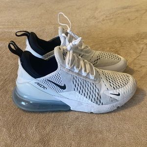Women’s size 9.5 Nike air max 270
